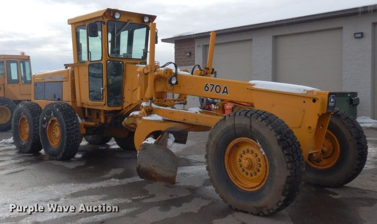 image for item AF9283 1983 John Deere 670A  motor grader