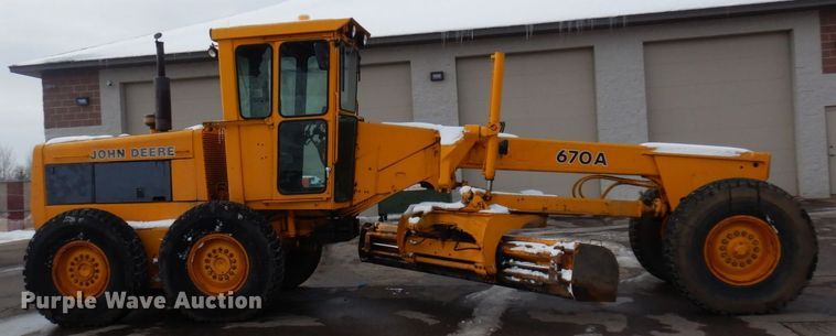 image for item AF9283 1983 John Deere 670A  motor grader