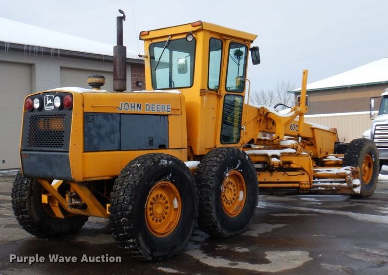 image for item AF9283 1983 John Deere 670A  motor grader