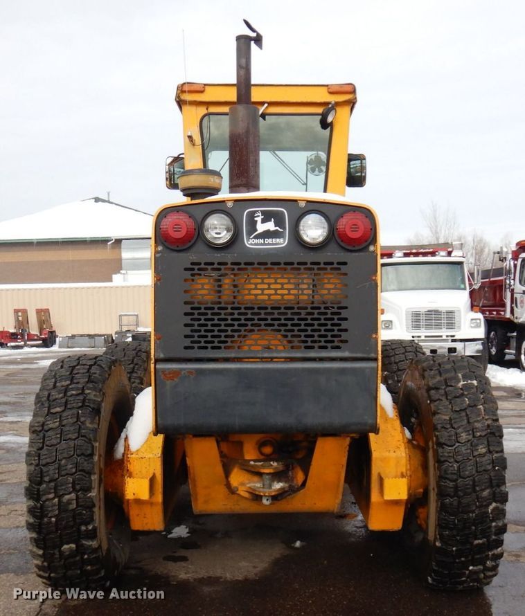 image for item AF9283 1983 John Deere 670A  motor grader