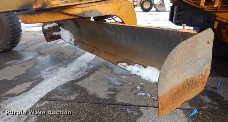 image for item AF9283 1983 John Deere 670A  motor grader