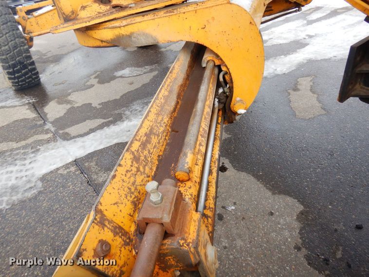 image for item AF9283 1983 John Deere 670A  motor grader