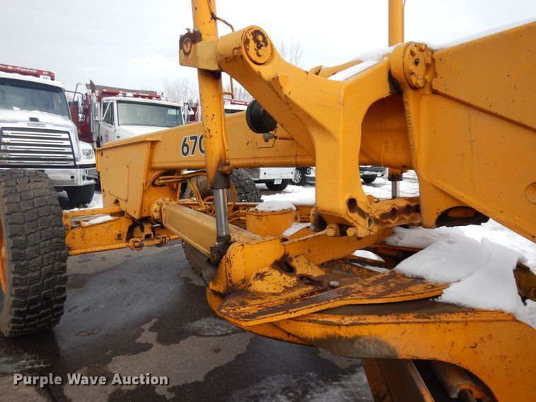 image for item AF9283 1983 John Deere 670A  motor grader