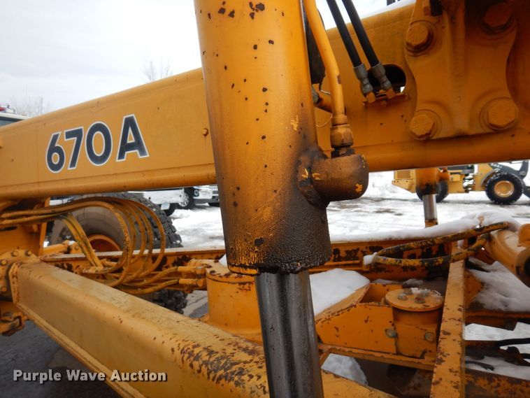 image for item AF9283 1983 John Deere 670A  motor grader