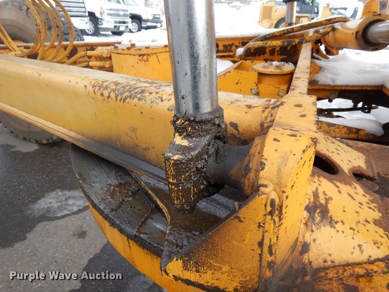 image for item AF9283 1983 John Deere 670A  motor grader