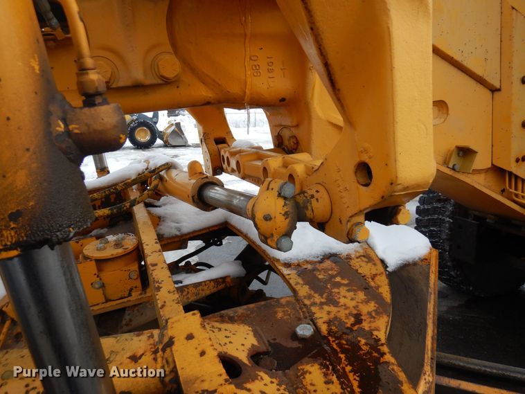 image for item AF9283 1983 John Deere 670A  motor grader