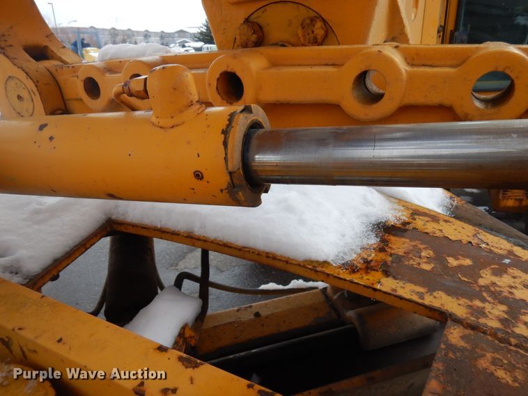 image for item AF9283 1983 John Deere 670A  motor grader