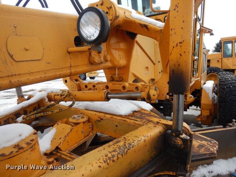 image for item AF9283 1983 John Deere 670A  motor grader