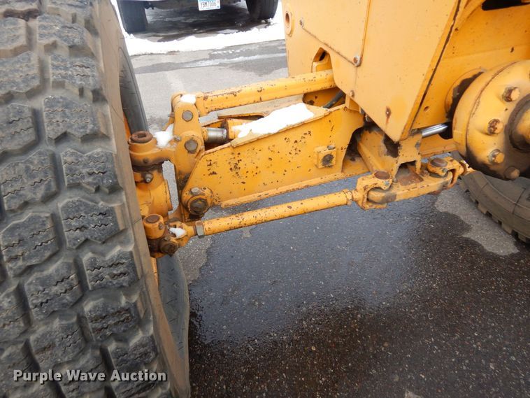 image for item AF9283 1983 John Deere 670A  motor grader