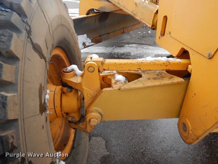 image for item AF9283 1983 John Deere 670A  motor grader