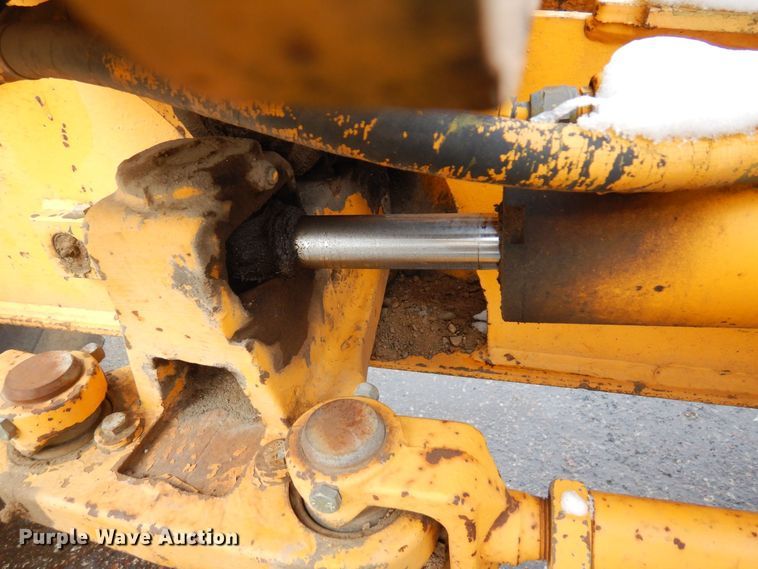 image for item AF9283 1983 John Deere 670A  motor grader