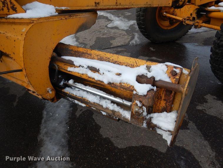 image for item AF9283 1983 John Deere 670A  motor grader