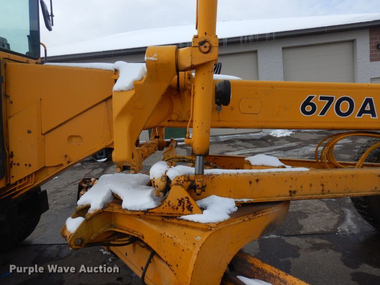 image for item AF9283 1983 John Deere 670A  motor grader