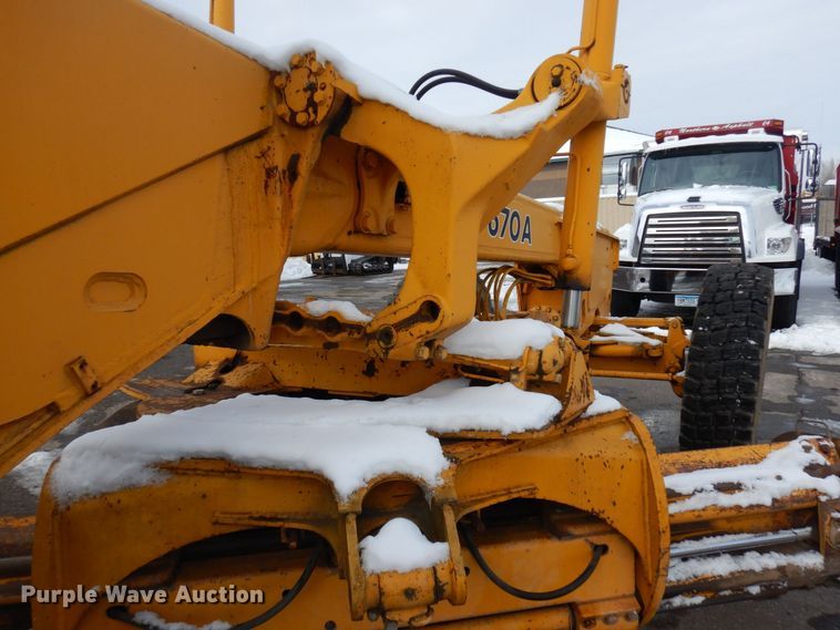 image for item AF9283 1983 John Deere 670A  motor grader