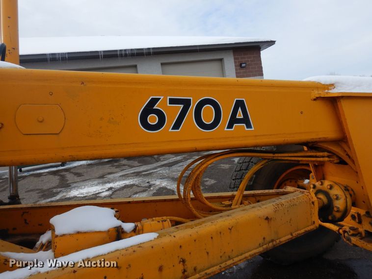 image for item AF9283 1983 John Deere 670A  motor grader