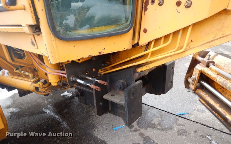 image for item AF9283 1983 John Deere 670A  motor grader