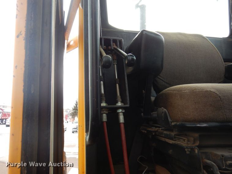 image for item AF9283 1983 John Deere 670A  motor grader