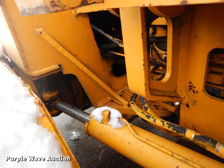 image for item AF9283 1983 John Deere 670A  motor grader