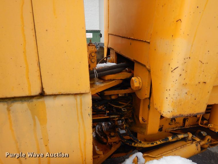 image for item AF9283 1983 John Deere 670A  motor grader