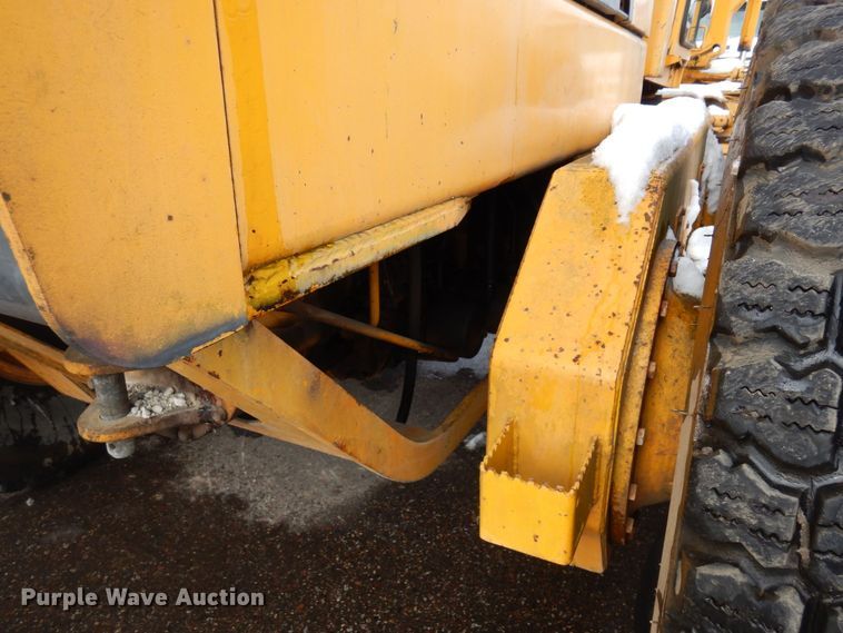 image for item AF9283 1983 John Deere 670A  motor grader