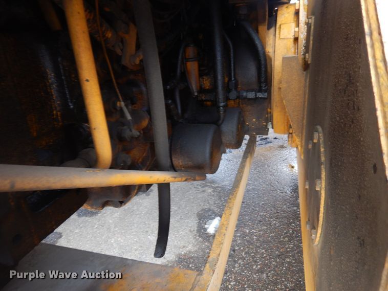 image for item AF9283 1983 John Deere 670A  motor grader