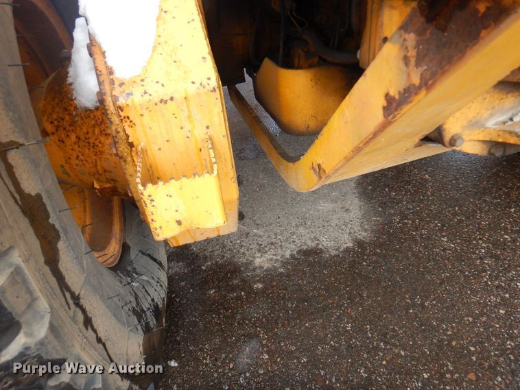 image for item AF9283 1983 John Deere 670A  motor grader