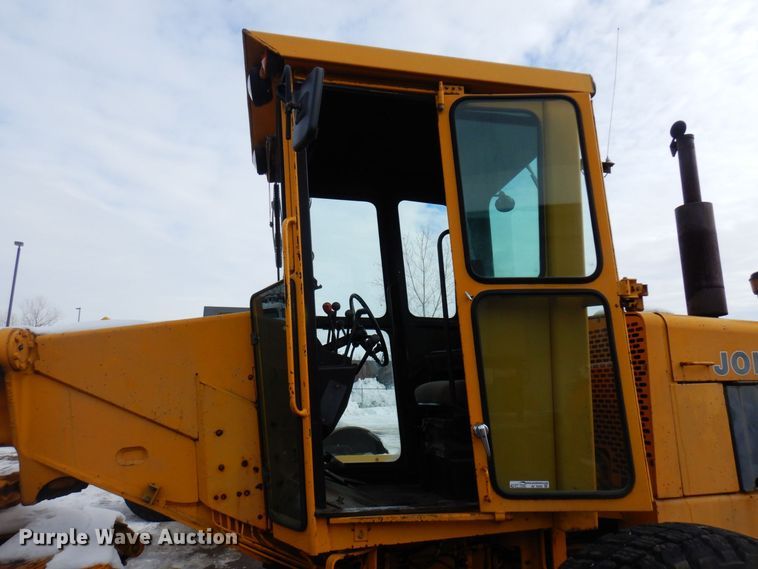 image for item AF9283 1983 John Deere 670A  motor grader