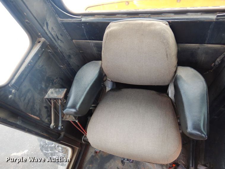 image for item AF9283 1983 John Deere 670A  motor grader