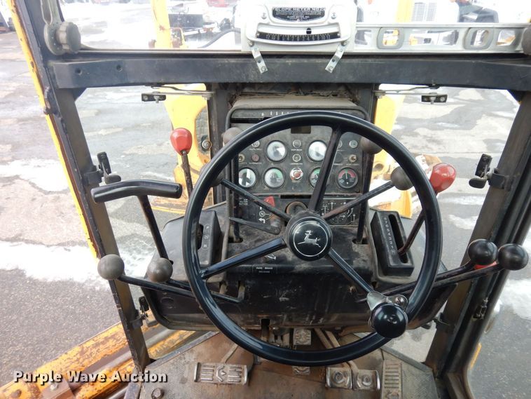 image for item AF9283 1983 John Deere 670A  motor grader