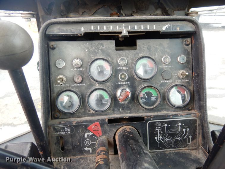 image for item AF9283 1983 John Deere 670A  motor grader