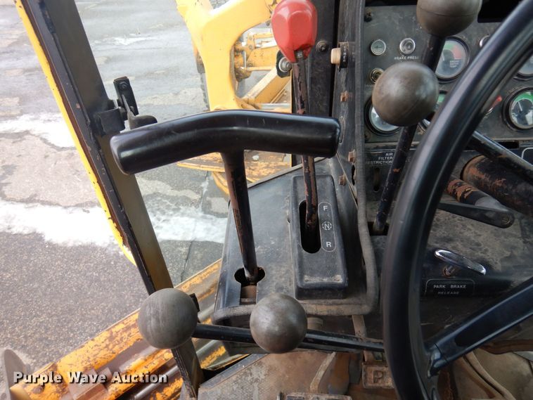 image for item AF9283 1983 John Deere 670A  motor grader