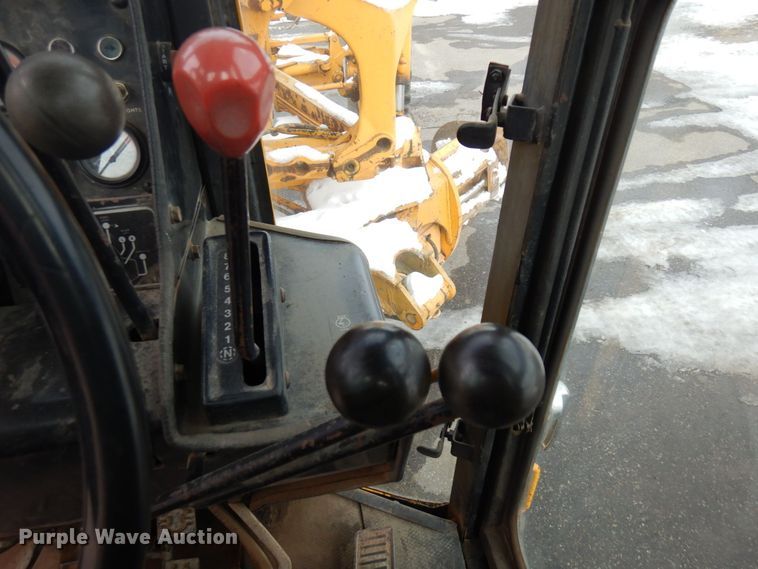 image for item AF9283 1983 John Deere 670A  motor grader