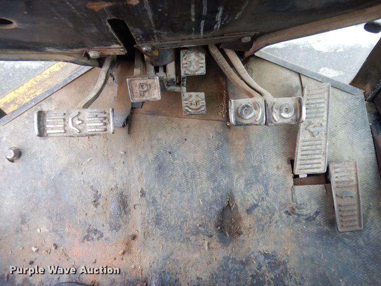 image for item AF9283 1983 John Deere 670A  motor grader