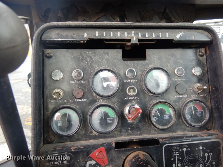 image for item AF9283 1983 John Deere 670A  motor grader