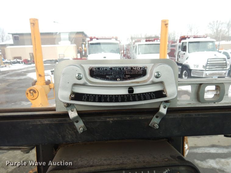 image for item AF9283 1983 John Deere 670A  motor grader