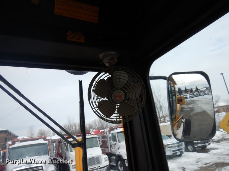 image for item AF9283 1983 John Deere 670A  motor grader