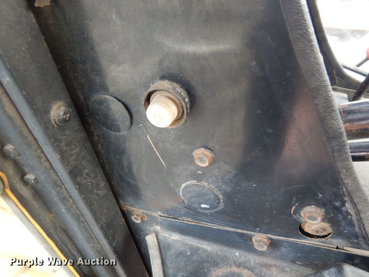 image for item AF9283 1983 John Deere 670A  motor grader