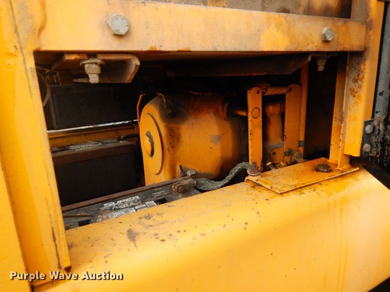 image for item AF9283 1983 John Deere 670A  motor grader