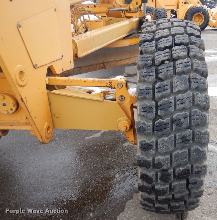 image for item AF9283 1983 John Deere 670A  motor grader