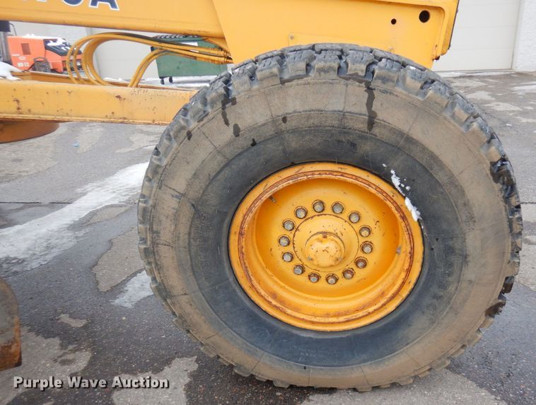 image for item AF9283 1983 John Deere 670A  motor grader