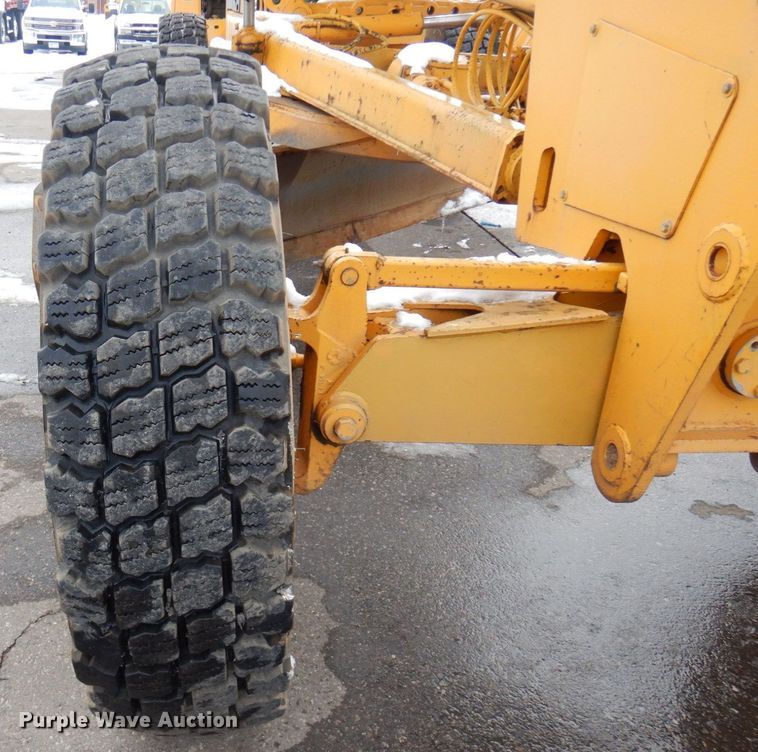 image for item AF9283 1983 John Deere 670A  motor grader