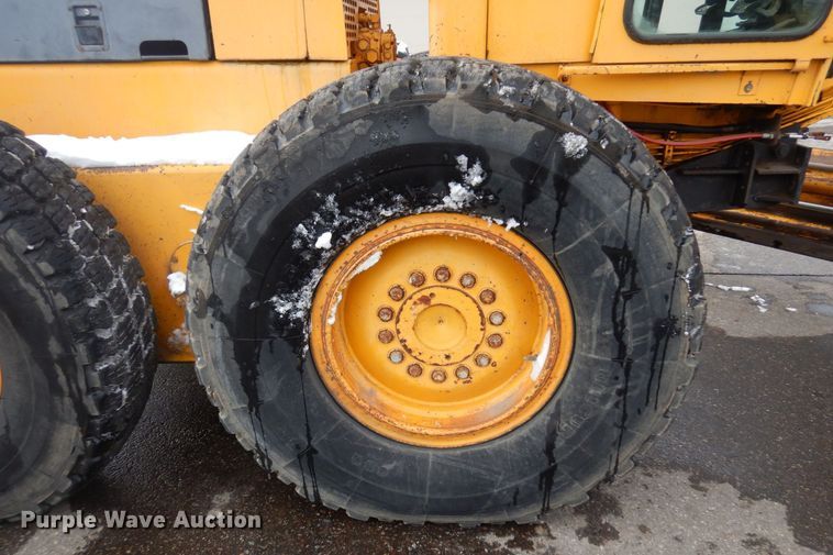 image for item AF9283 1983 John Deere 670A  motor grader