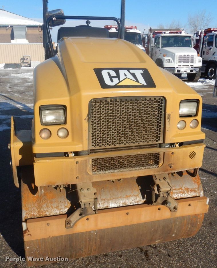 image for item AF9287 2015 Caterpiller CB24B  double drum vibratory roller