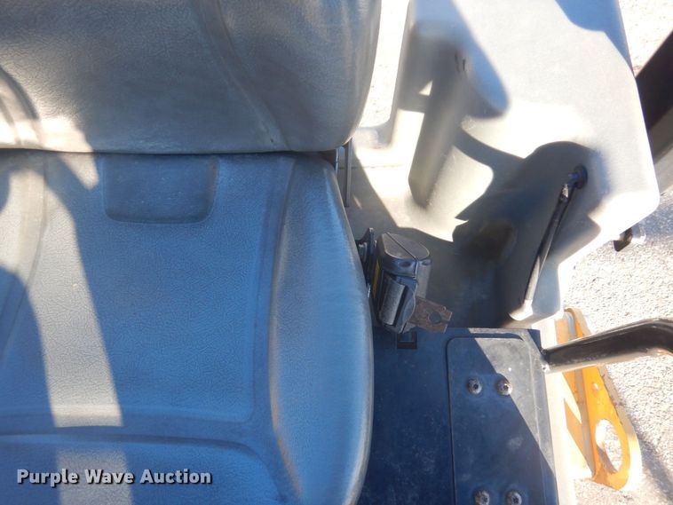 image for item AF9287 2015 Caterpiller CB24B  double drum vibratory roller