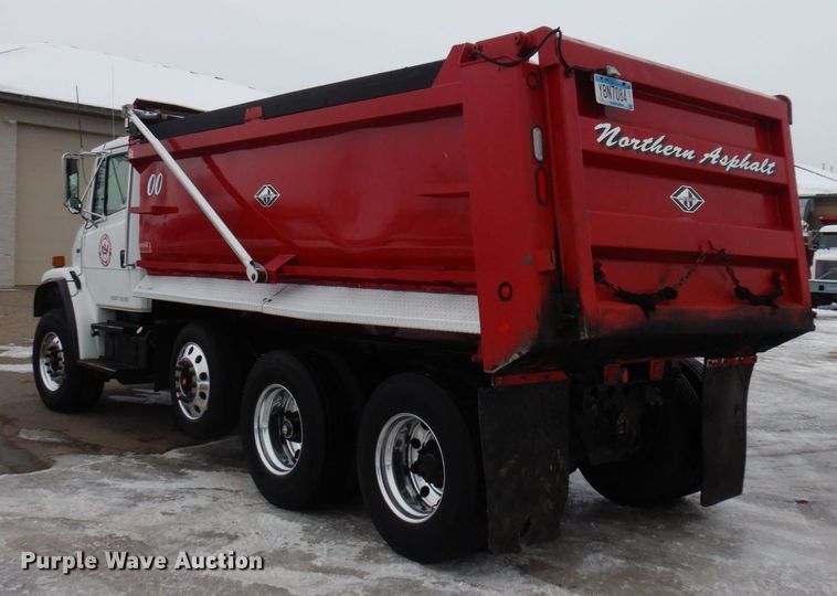 image for item AF9292 2000 Freightliner FL80  dump truck