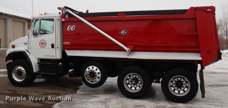 image for item AF9292 2000 Freightliner FL80  dump truck