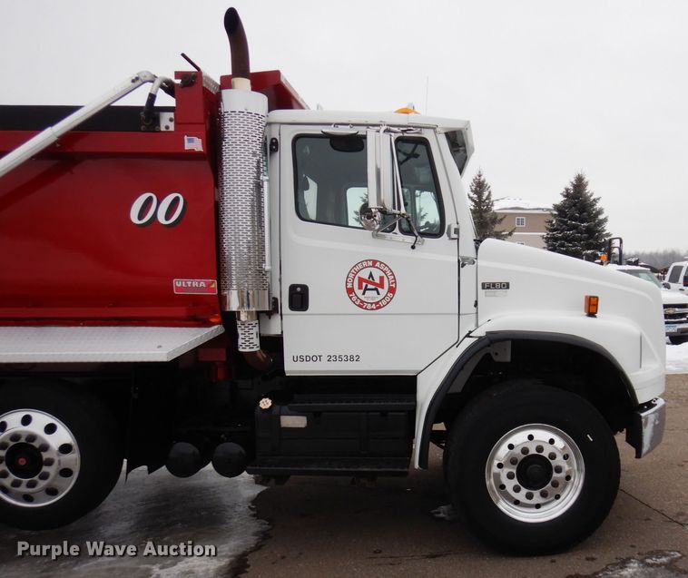image for item AF9292 2000 Freightliner FL80  dump truck