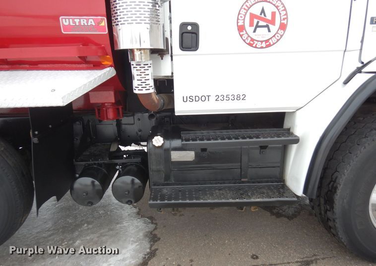 image for item AF9292 2000 Freightliner FL80  dump truck