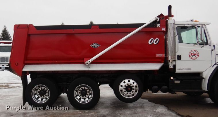 image for item AF9292 2000 Freightliner FL80  dump truck