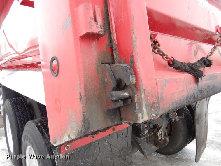 image for item AF9292 2000 Freightliner FL80  dump truck